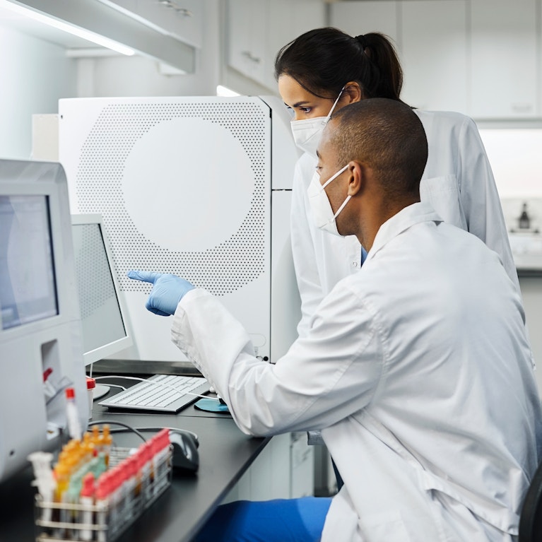 Doctors working in laboratory