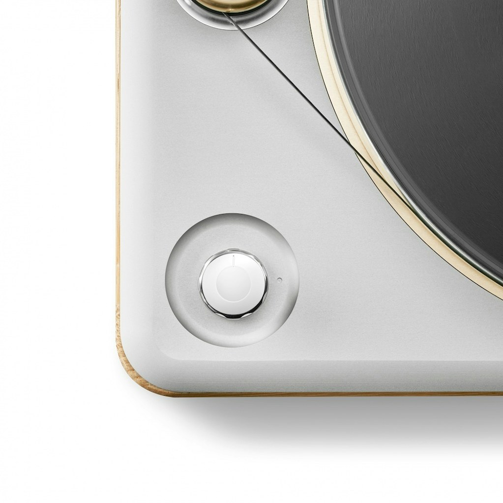 Shinola Runwell Turntable detail